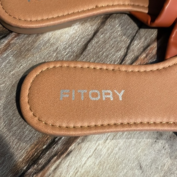 NewFITORY Women's Flat Sandals Fashion Slides With Soft Leather Slippers  Size 8 - Picture 3 of 4